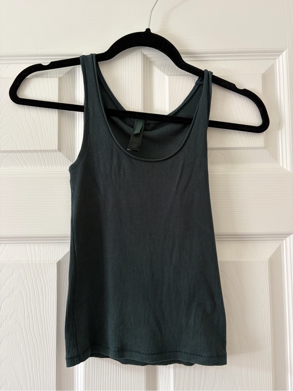 SKIMS Soft Lounge Tank Cypress (color) size Small - Picture 5 of 8